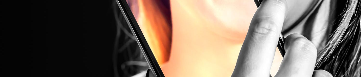 Bold Glamour Bold Glamour slätar ut ansiktet och resultatet blir realistiskt.